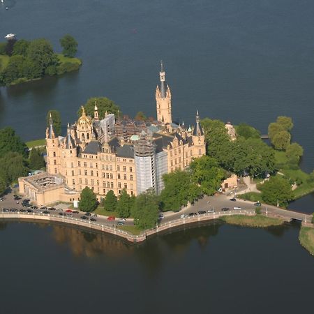 Hotel Niederlaendischer Hof Schwerin  Bagian luar foto