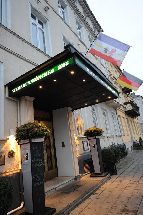 Hotel Niederlaendischer Hof Schwerin  Bagian luar foto
