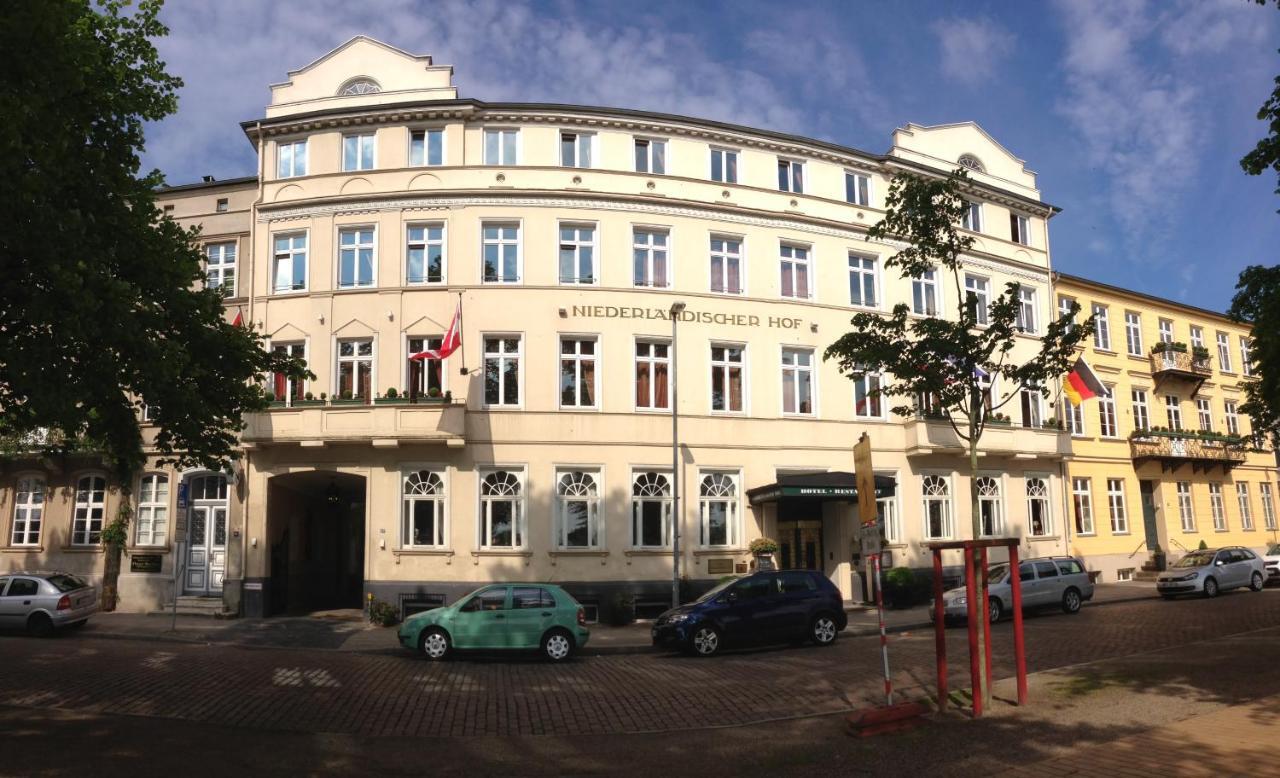 Hotel Niederlaendischer Hof Schwerin  Bagian luar foto
